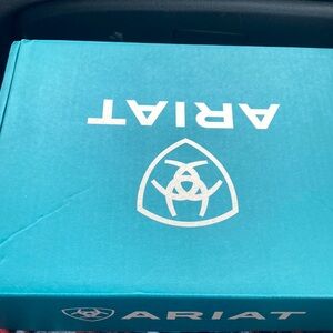 The are brand new airat boots selling because we didnt need them